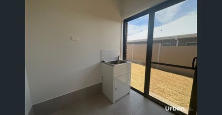 Four Bedroom Family Home for Lease in Huntlee- includes a second living room and office/study! - Photo 2