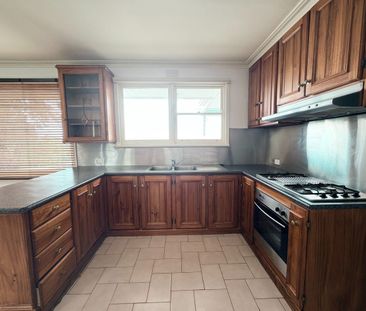 1/18 Scenic Rd, Highton, Vic 3216 - Photo 4