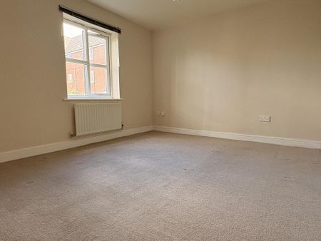2 bedroom ground floor flat to rent - Photo 2