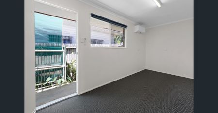 Beachfront Beauty in Slade Point - Photo 3