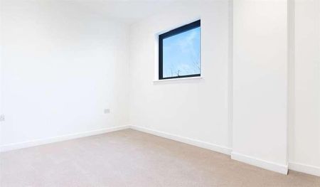 Maybank Road, London, E18 - Photo 3