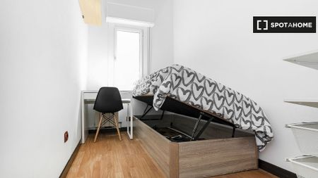 barcelona, Catalonia 08012 - Photo 3