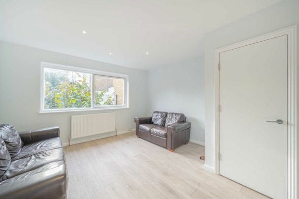 Murray Mews, Camden, NW1 - Photo 1