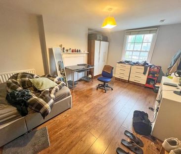 8 bedroom private hall to rent - Photo 1