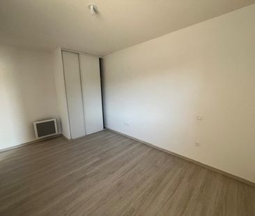 location Appartement T2 DE 47m² À CASTELGINEST - Photo 2