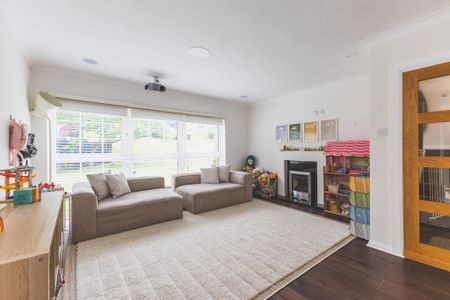 4 bedroom detached house to rent - Photo 3