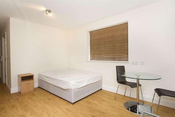 Bunns Lane, Mill Hill, London, NW7 - Photo 1