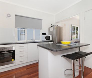 16 Sydney Street, Redcliffe. - Photo 1