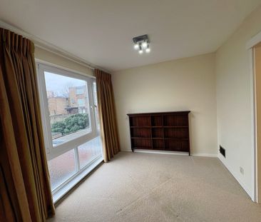 4 Bed Terraced House, Turnpike Link, CR0 - Photo 3