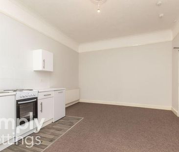 Studio to rent - Photo 2