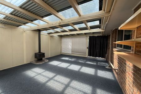 21 Ormond Road, Hampton Park VIC - Photo 5