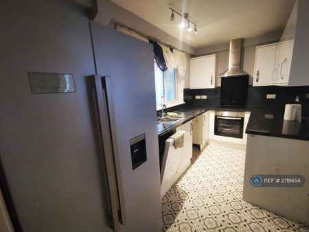 2 bedroom end of terrace house to rent - Photo 5