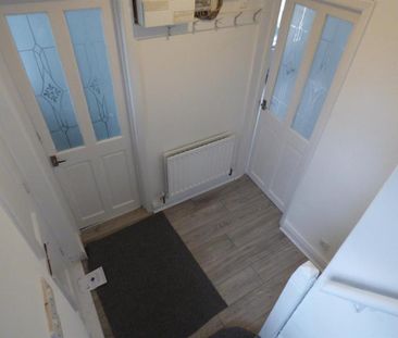 3 bedroom end of terrace house to rent - Photo 4