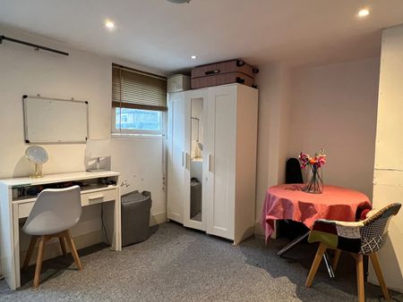 Room in a Shared Flat, Brixton Road, SW9 - Photo 2