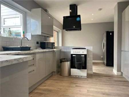 1 bedroom in a house share to rent - Photo 4