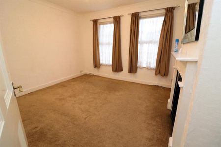 3 bedroom end of terrace house to rent - Photo 5