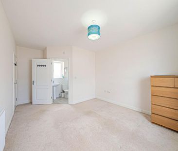 4 bedroom detached house to rent - Photo 4