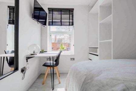 6 Beds 5 Baths - Photo 2