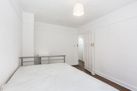 4 Bed Terraced House, Berwick Road, E16 - Photo 3