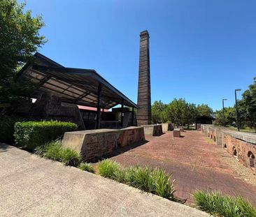 Lovely one-bedroom apartment plus a good study room, located in a f... - Photo 6