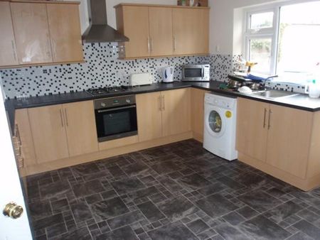 6 bedroom detached house to rent - Photo 2