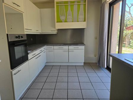 Location Maison 5 pièces 115m² LEOGNAN 33850 - Photo 2