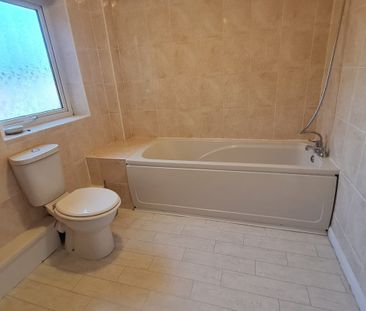 Cedar Walk, Featherstone, PONTEFRACT - Photo 3