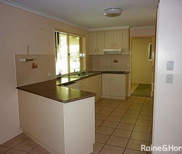 LOW SET FULLY FENCED FAMILY BRICK HOME - Photo 4