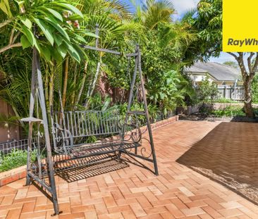 SPACIOUS FAMILY HOME IN A PRIME LIDCOMBE LOCATION - Photo 6