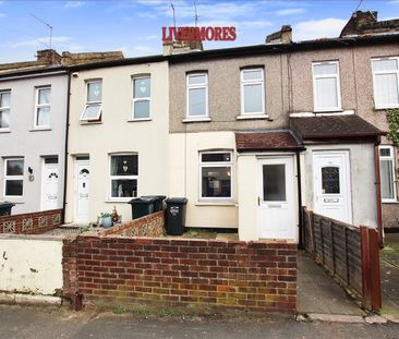 2 bedroom Terraced House to let - Photo 5