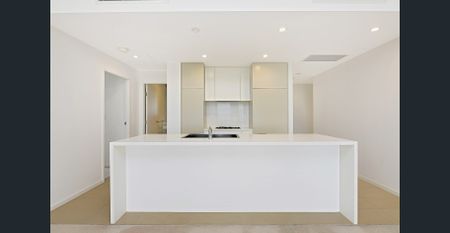 Sensational 3 Bedroom Apt with Garden View - Photo 3