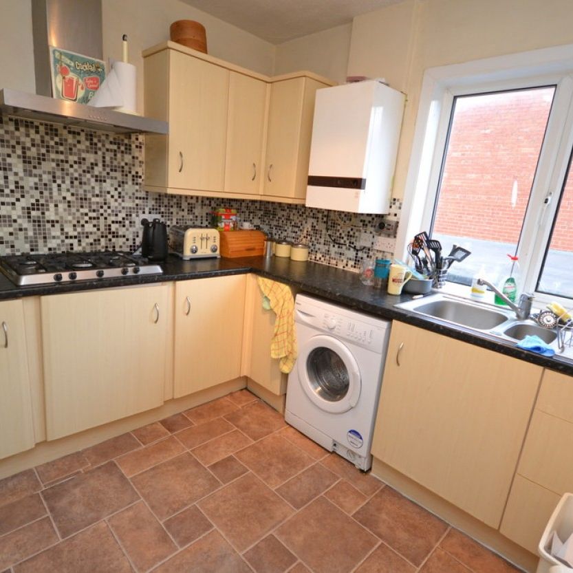 2 bed Flat for Rent - Photo 1