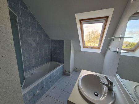 Location Appartement 3 pièces 72m² TINTENIAC 35190 - Photo 2