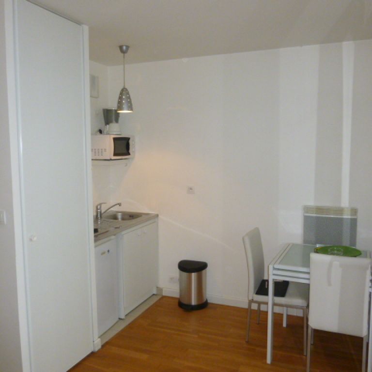 Location Appartement 1 pièce 22m² ISSY LES MOULINEAUX 92130 - Photo 1