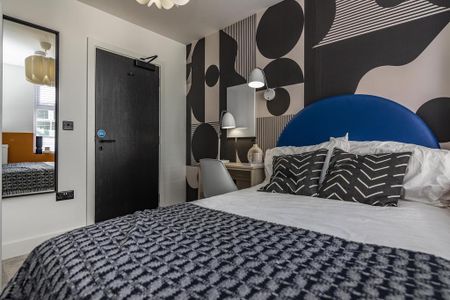 4 bedroom flat to rent - Photo 3