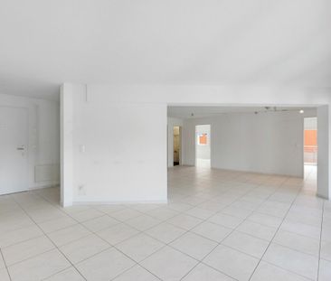Central family apartment with two balconies - Photo 2