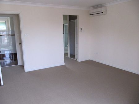 Three Bedroom Well Maintained Townhouse - Photo 3