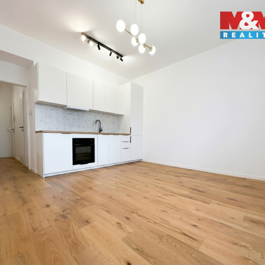 Pronájem bytu 1+kk a garsoniéry 30 m², Petrohradská 402, Praha - Photo 1