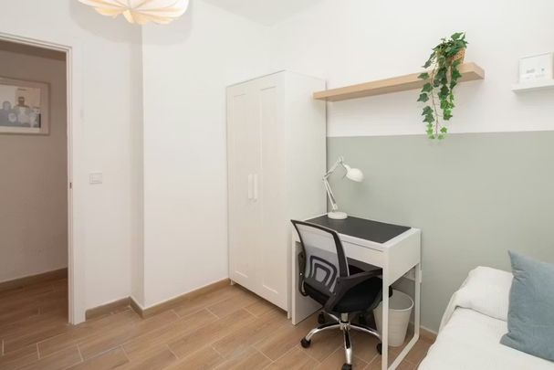 Carrer Olimpia Arozena Torres, Valencia, Valencian Community 46018 - Photo 1