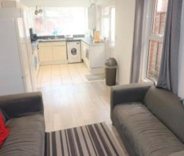 6 bedroom house to rent - Photo 1