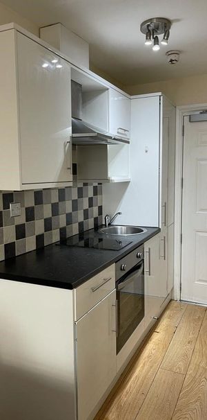 Studio to rent - Photo 2