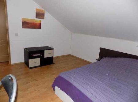 Apartament la mansarda de inchiriat, 4 camere, 68 mp! Zona strazii Florilor! - Photo 2
