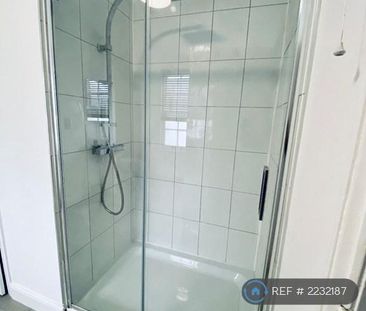 1 bedroom in a flat share to rent - Photo 6