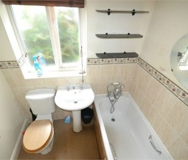 4 Bed - Triumph Close, Colchester, Essex - Photo 1