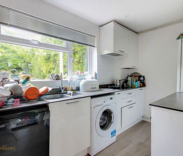 2 bed detached bungalow to rent in Lustrells Vale, Saltdean, BN2 - Photo 5