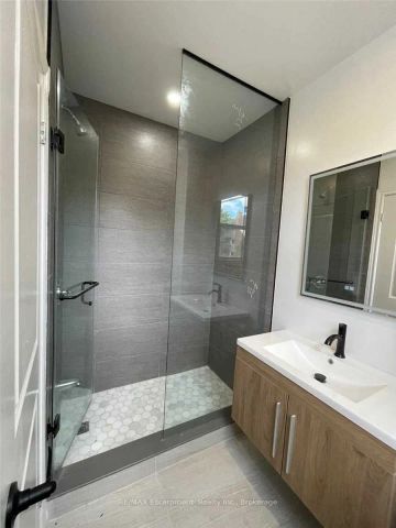 118 Sackville Street #MAIN - Photo 2