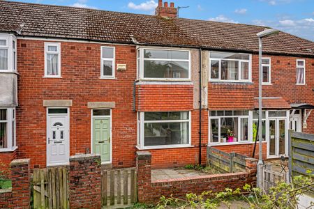 3 bed terraced house to rent in Third Avenue, Bury, BL9 - Photo 4