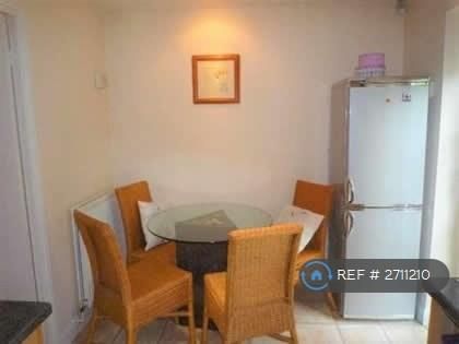 2 bedroom end of terrace house to rent - Photo 3