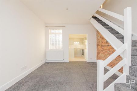 2 bedroom end of terrace house to rent - Photo 4