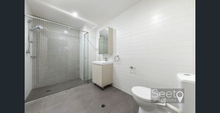 Modern Living In A Newly Renovated Spacious Two Bedroom Apartment - Photo 5